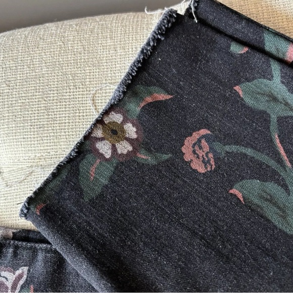 7 For All Mankind Roxette Crop Straight Leg Black Floral Denim Jeans size 28 - Picture 4 of 7